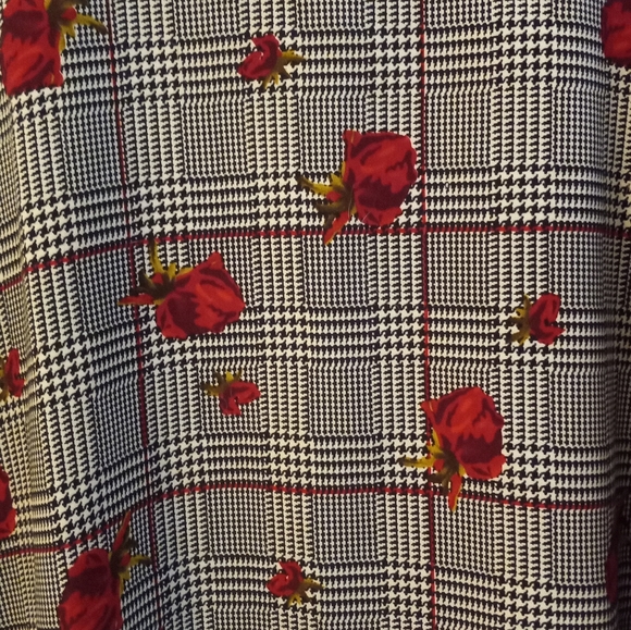 CST Floral Plus Size Blouse - Picture 4 of 7